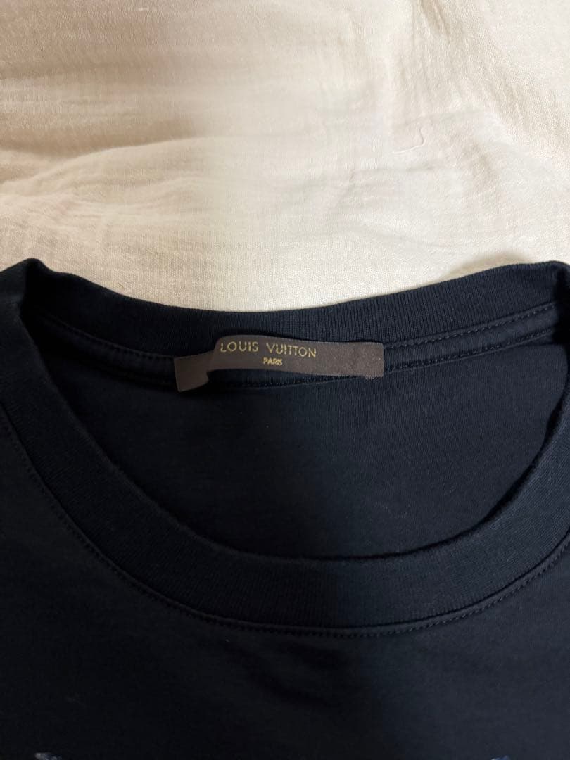 は*う様 Louis Vuitton ブラック Tシャツ グラフィックプリント
