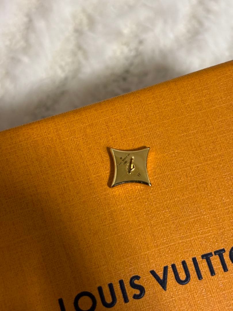 Louis Vuitton シルバーロゴピアスセット