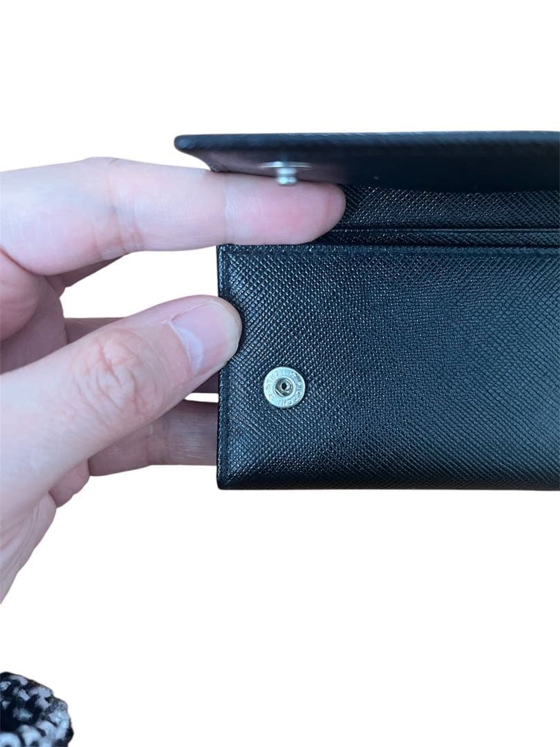 PRADA(プラダ)キーケース　6連　トライアングル　ロゴ　サフィアノレザー　黒