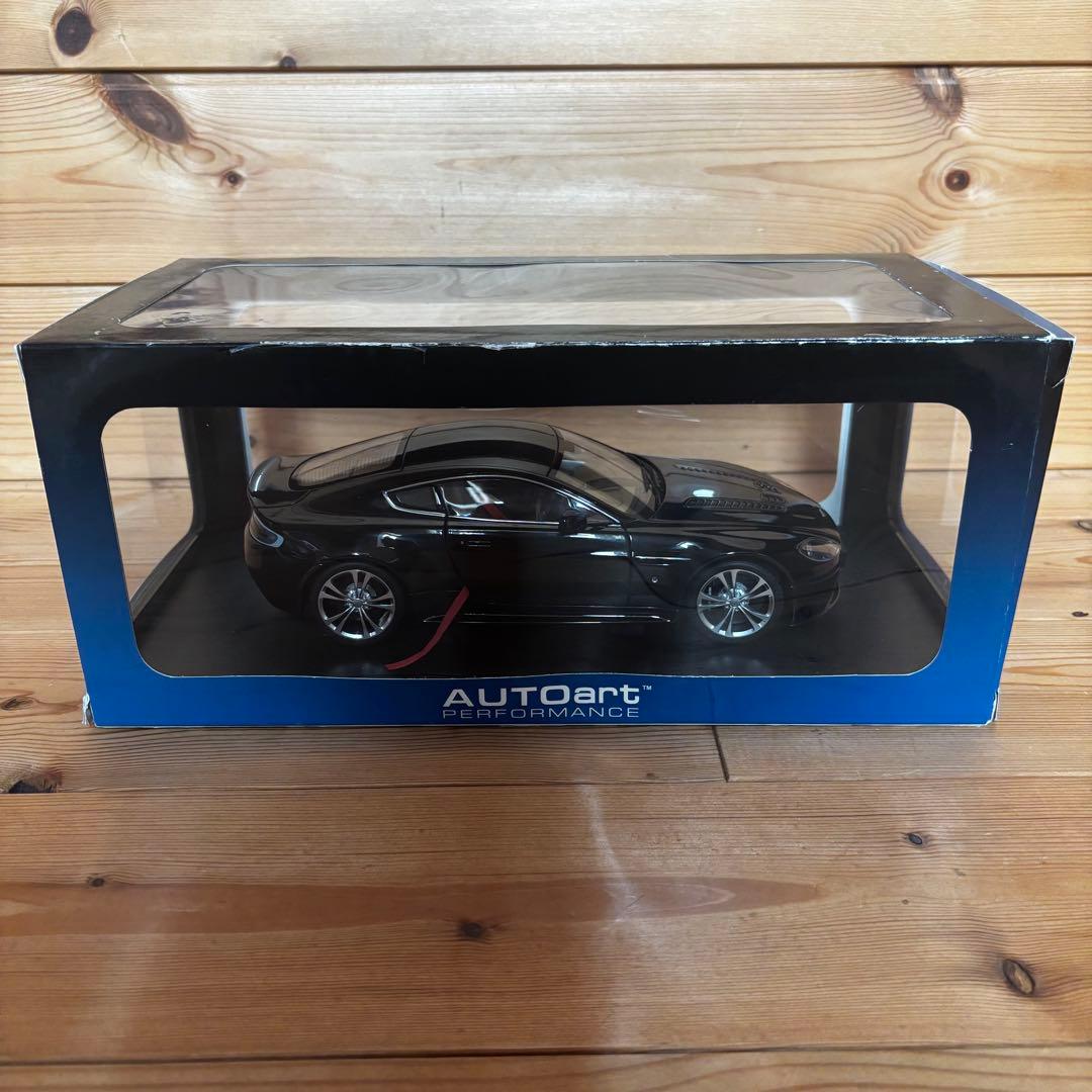 ミニカー 1/18 AUTOart ASTON MARTIN V12 Vantage
