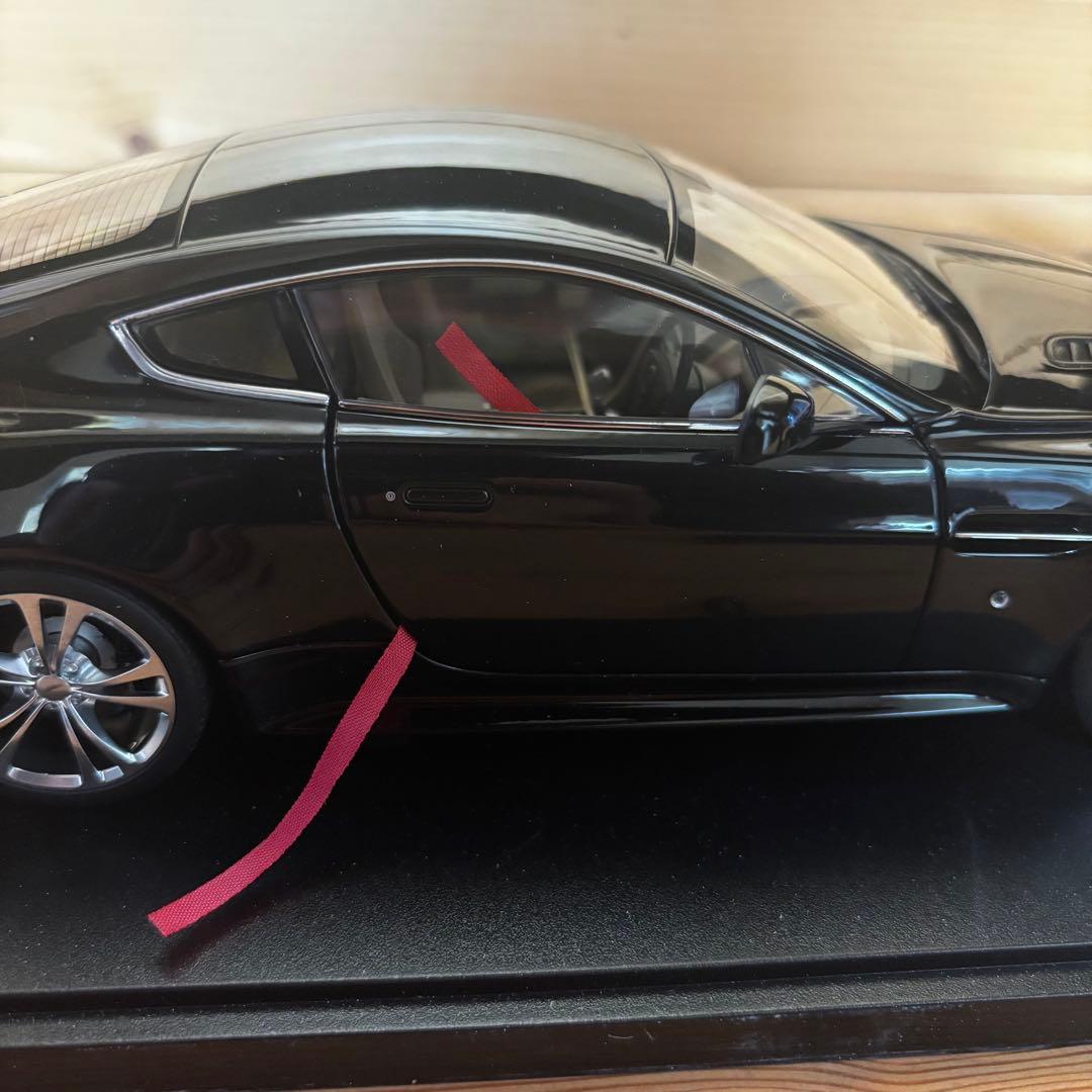 ミニカー 1/18 AUTOart ASTON MARTIN V12 Vantage
