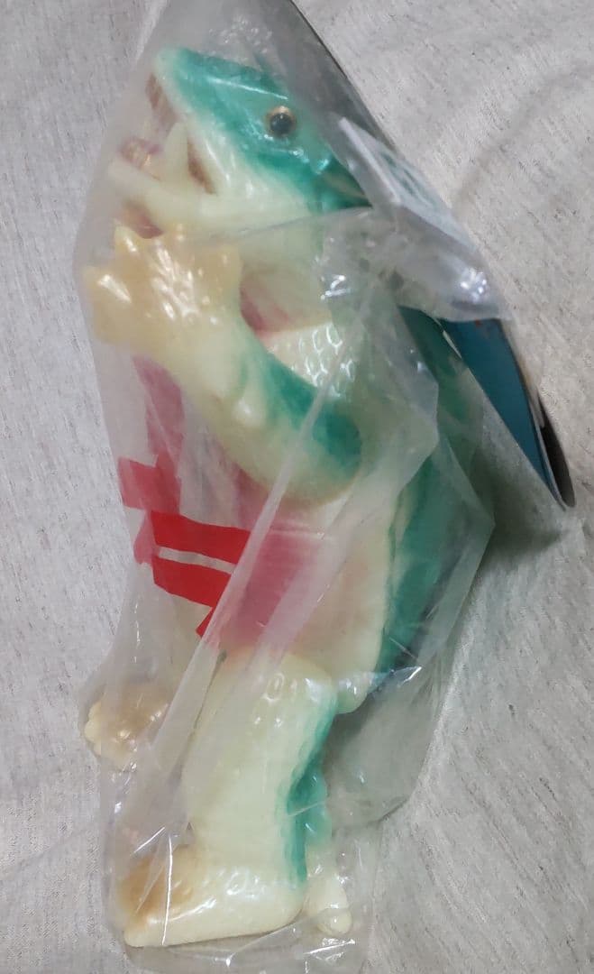 ハイパーホビー限定 蓄光 ガメラ２