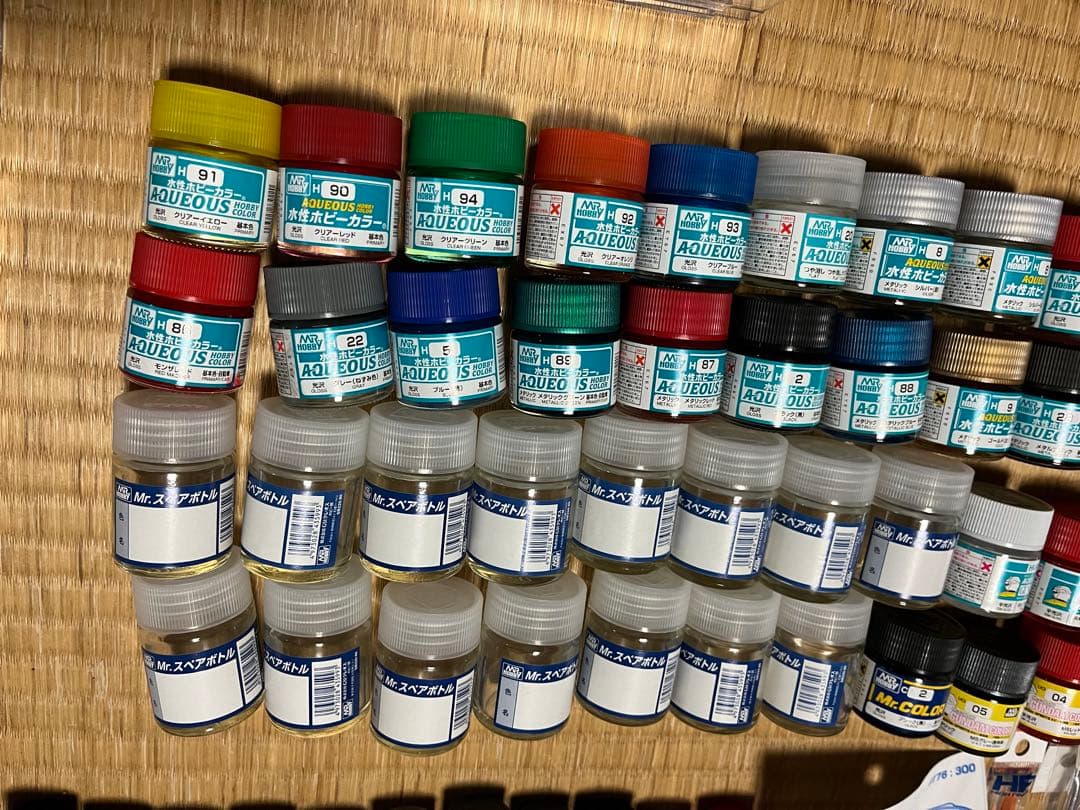 アクリル塗料セットとエアブラシ