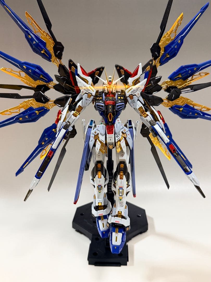 ガンプラ完成品　MGEXストライクフリーダムガンダム＆光の翼セット