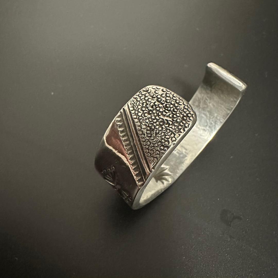 Navajo H刻印 アポロコンチョ　バングル