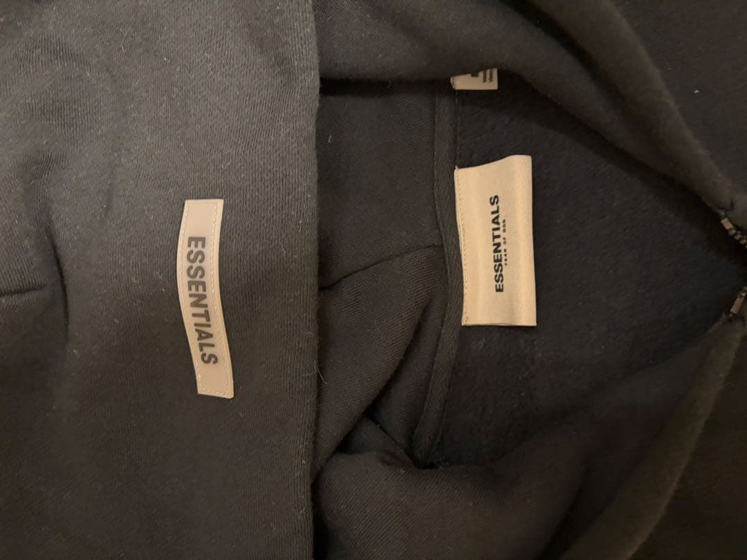 ESSENTIALS フルジップ パーカー ブラック　M