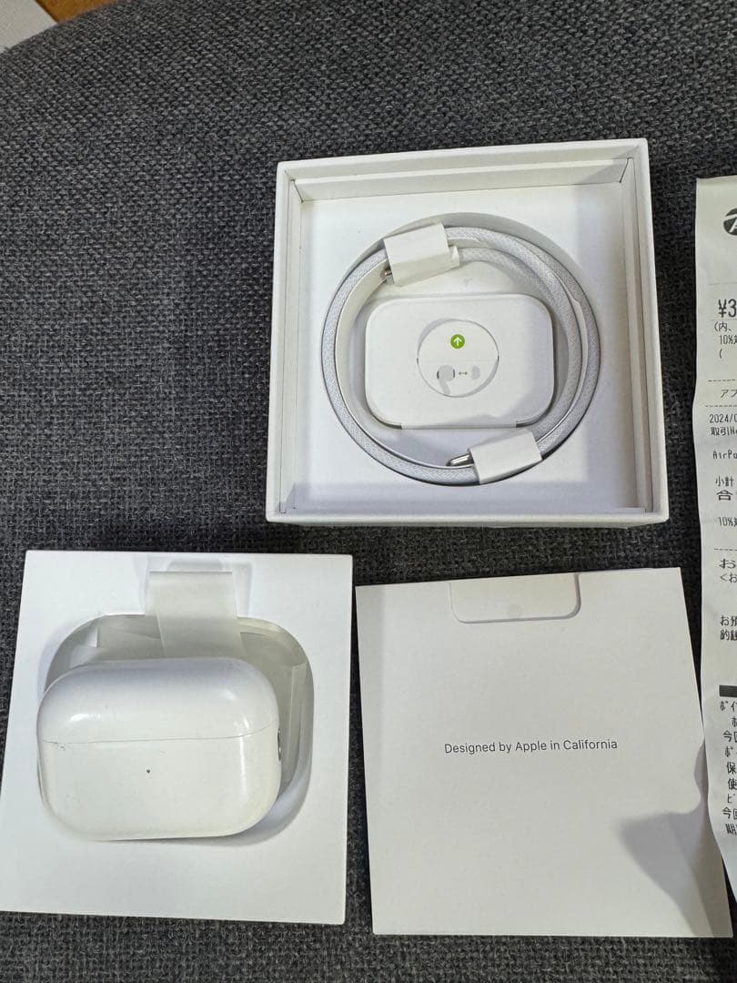 AirPodsプロ第二世代　USB-C本体 ホワイト 充電ケース付き　右耳のみ