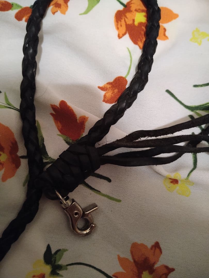 本革　編み込み　カラビナ付き　財布ストラップ(?)