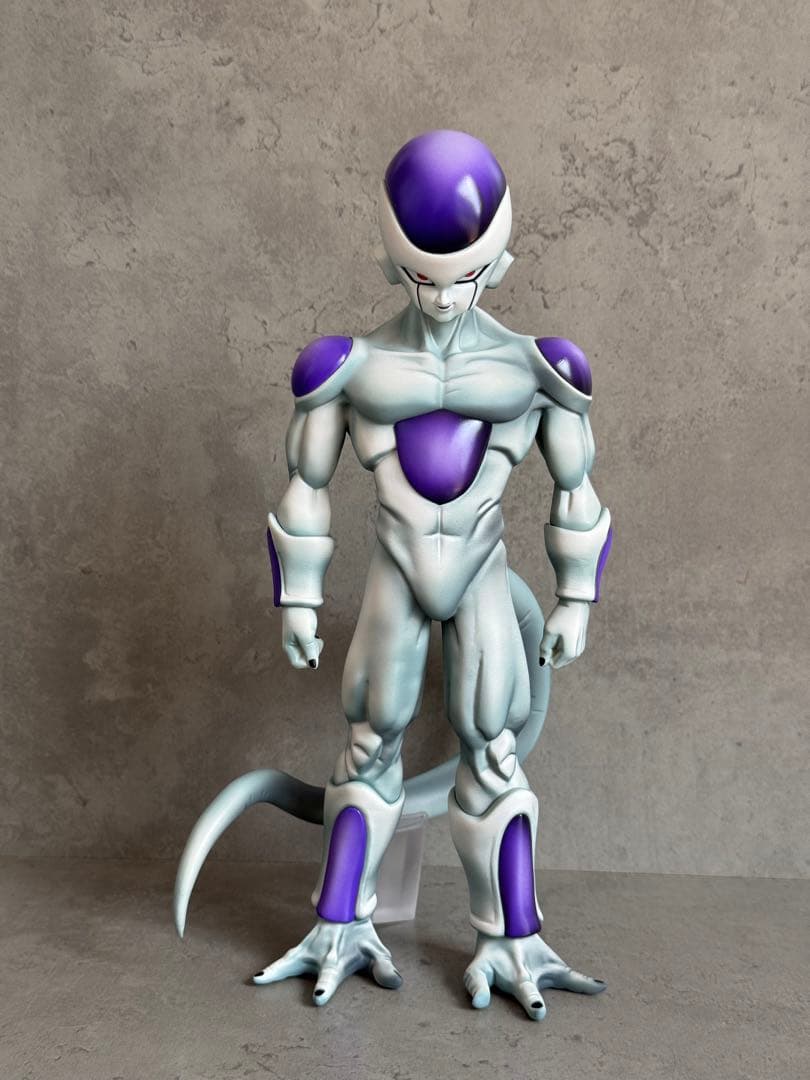ドラゴンボールFriezaフリーザ フィギュア 紫と白