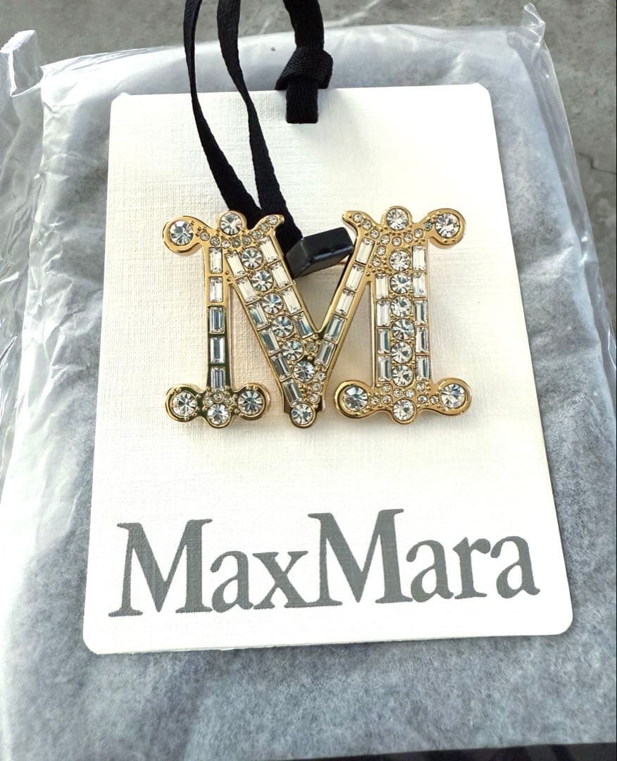 新品未使用！Maxmara クリスタルロゴブローチ