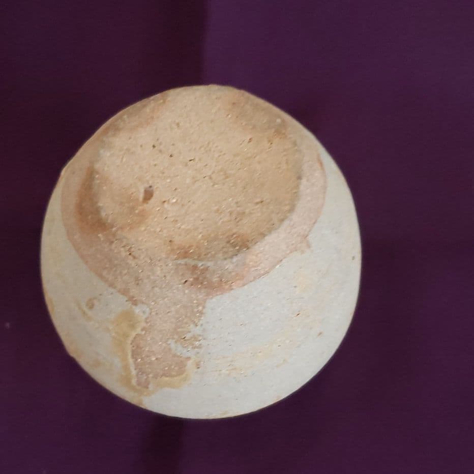 No12　発掘品の瀬戸焼き発掘品の小壺。