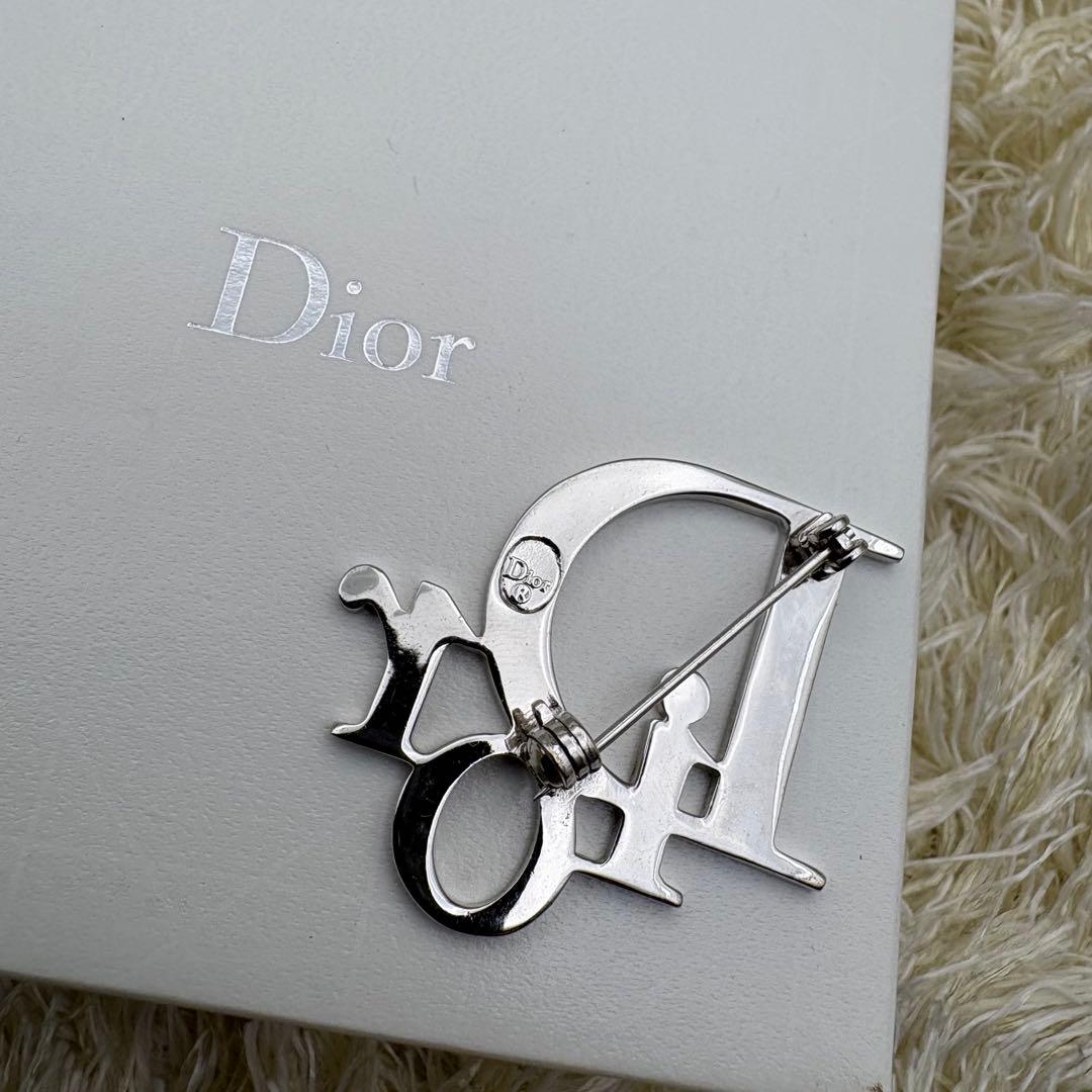 クリスチャンディオール　Dior ロゴ　シンプル　ブローチ