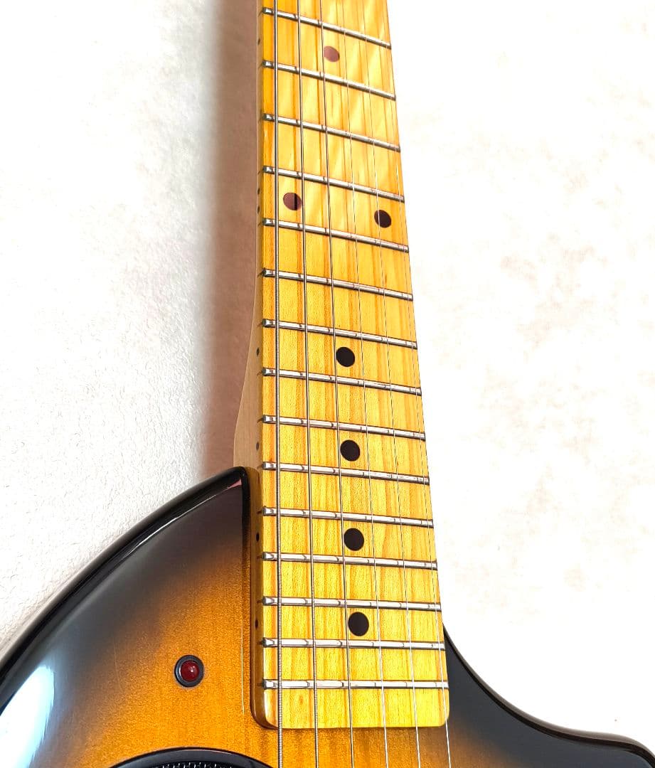 【美品】ZO-3 芸達者 2TS アンプ内蔵ミニギター 専用ケース付き!