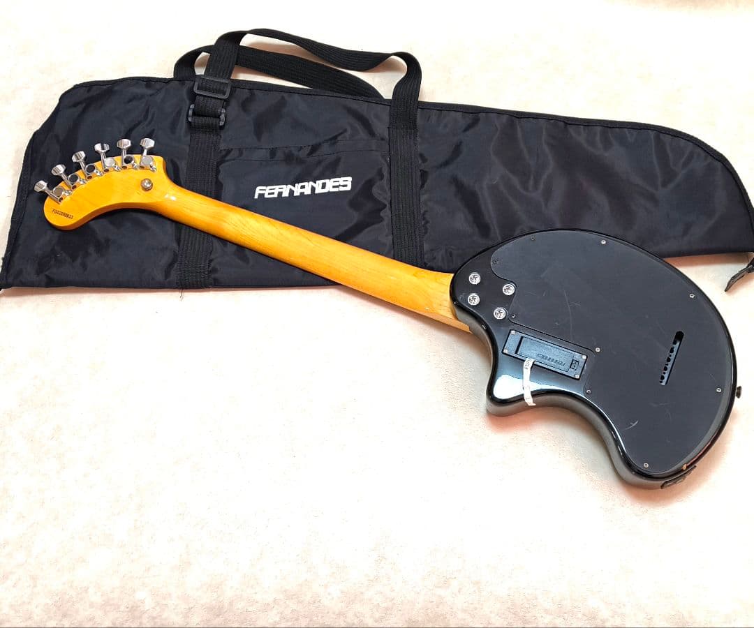 【美品】ZO-3 芸達者 2TS アンプ内蔵ミニギター 専用ケース付き!