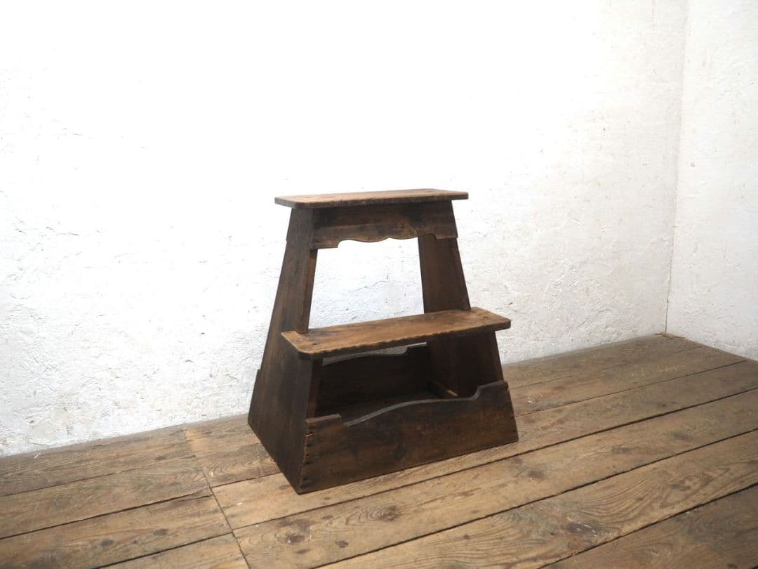 1332 ビンテージ レトロな踏み台　展示台　花台　ガーデン　古家具　古道具