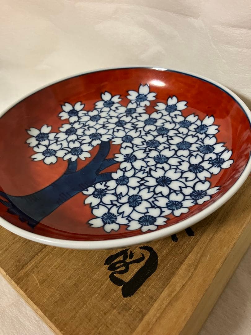 未使用◆源右衛門　赤濃　桜図　皿　桜　花　共箱