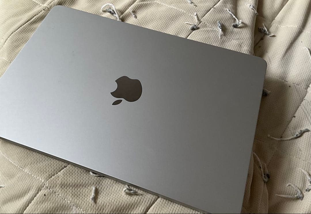MacBook Air M2 (2022) シルバー