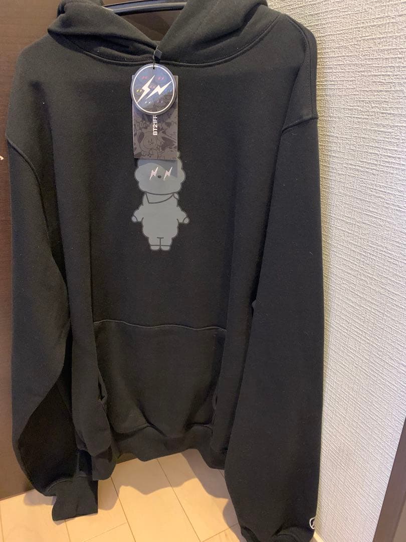 BT21FRGMT ＲＪ　フード付きスウェットシャツ