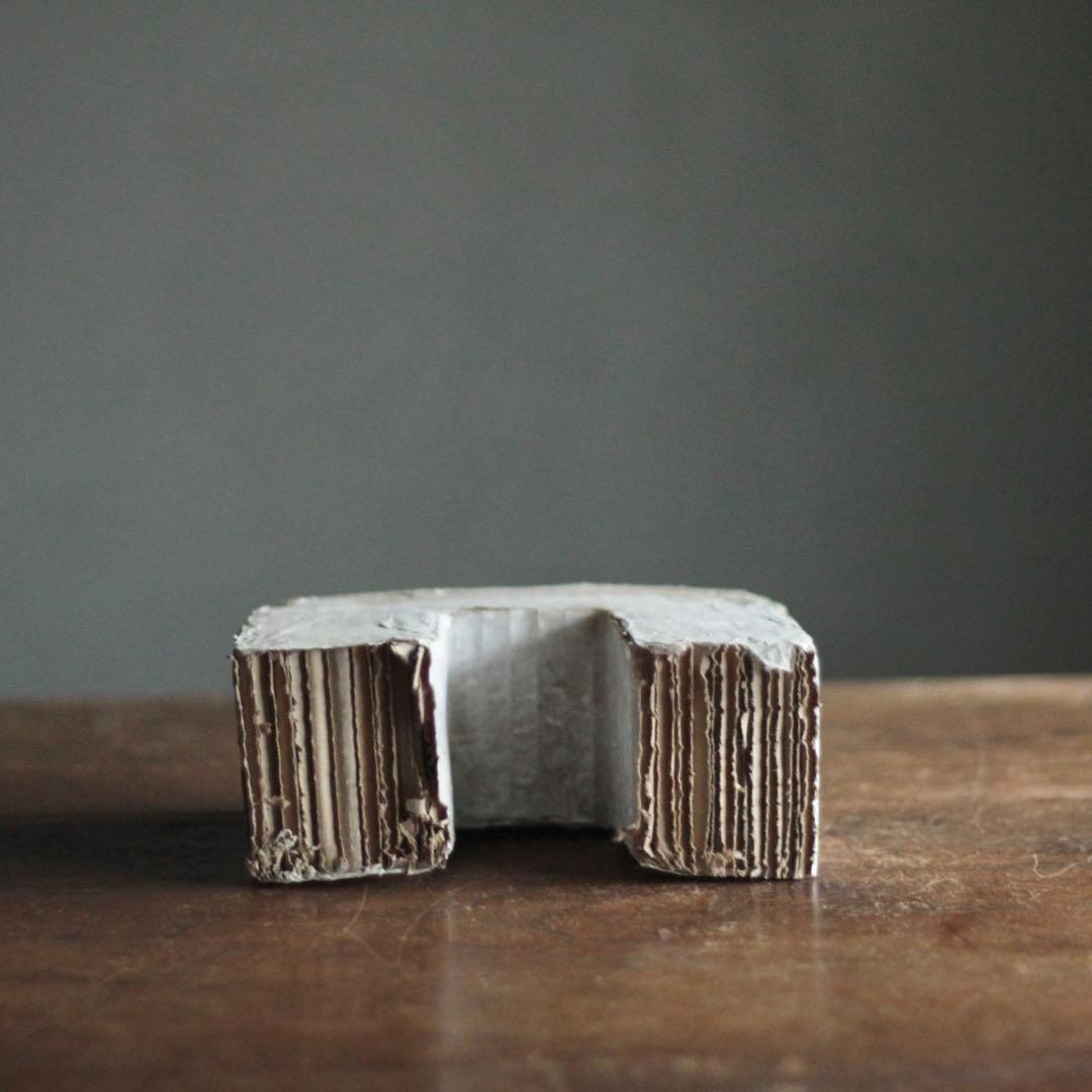 ダンボールと紙でできた 「太陽の門」 オブジェ