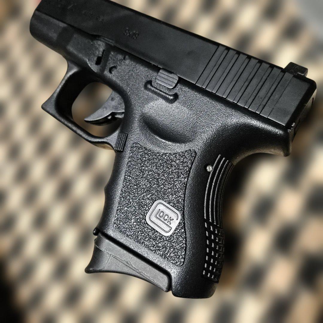 東京マルイ製　グロック26　ガスブローバック　予備マガジン一個セット