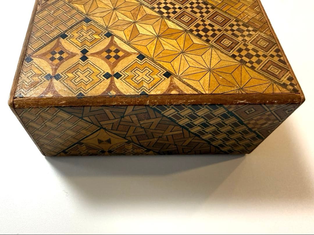 箱根寄木細工　秘密箱　からくり箱　ひみつ箱