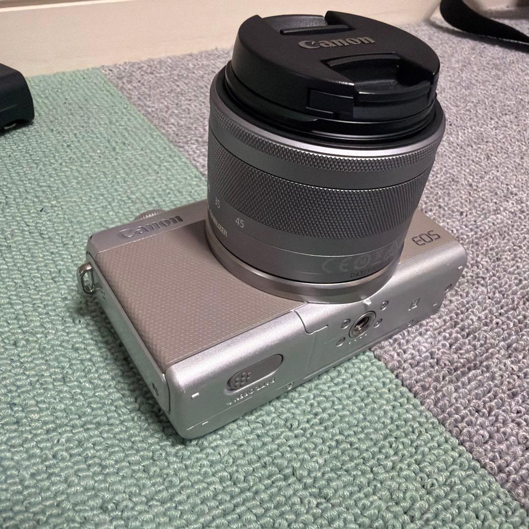 Canon EOS M100 シルバー 15-45mm レンズ付き