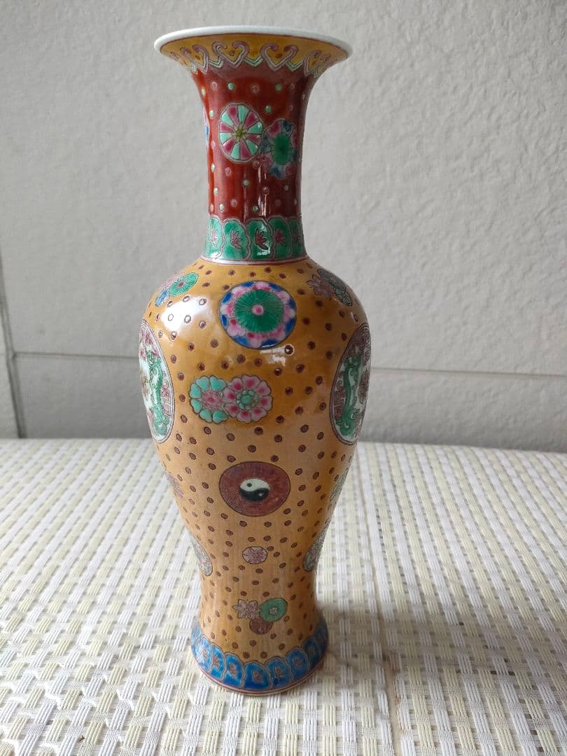 ●【中国美術】粉彩 黄地花文 瓶 景徳鎮製 赤絵 花瓶 清朝様式 骨董 古美術