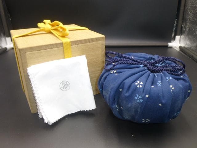 GACHAN楽吉左衛門　十四代　覚入　赤茶碗／共箱共布／銘「花風」／即中斎