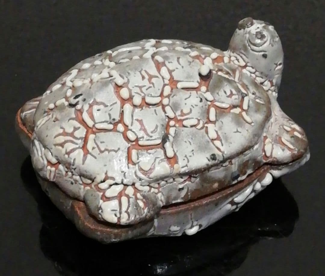 中川自然坊作　唐津焼　亀　香合　共箱　共布　略歴付　茶道具