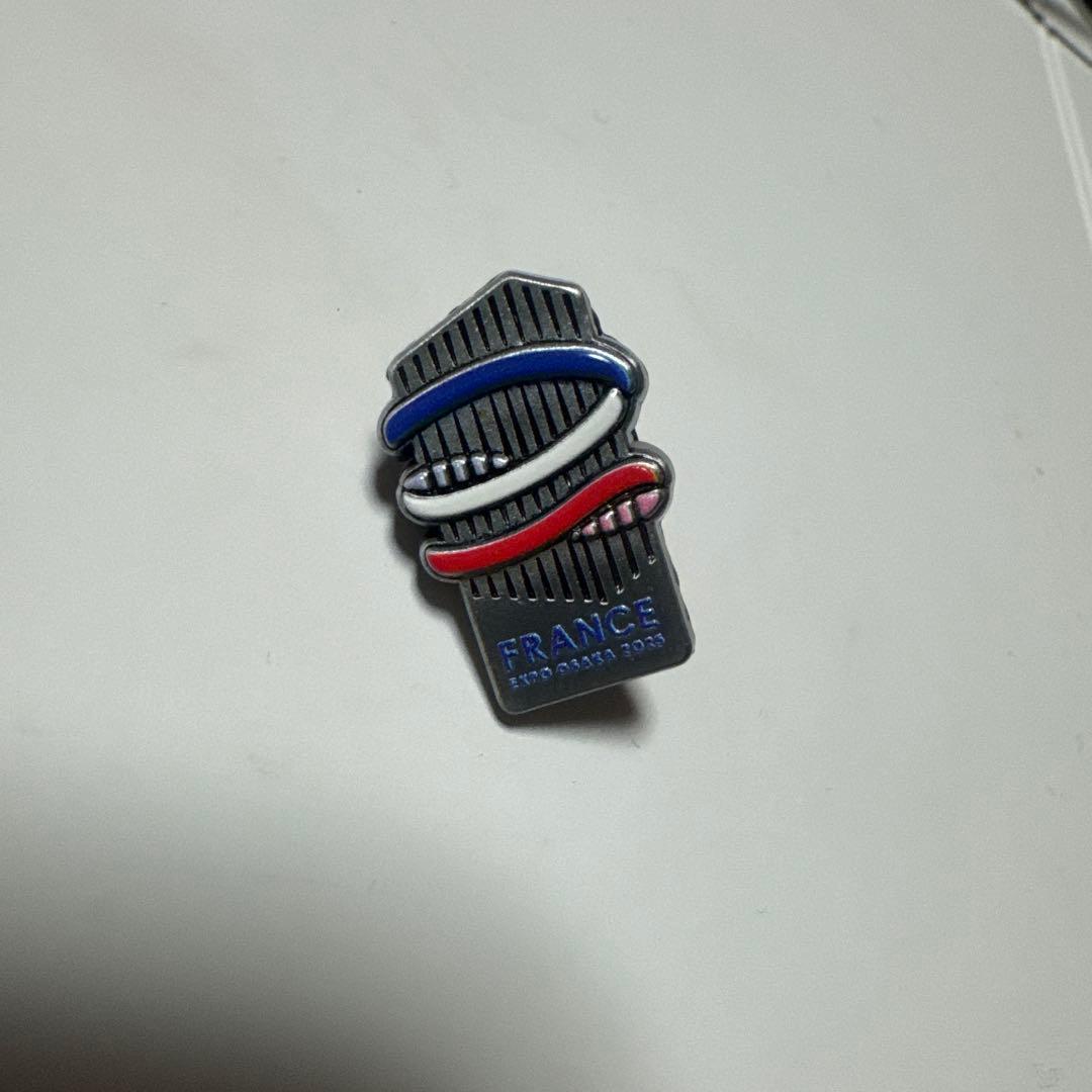 大阪万博フランスパビリオン　ピンバッチ