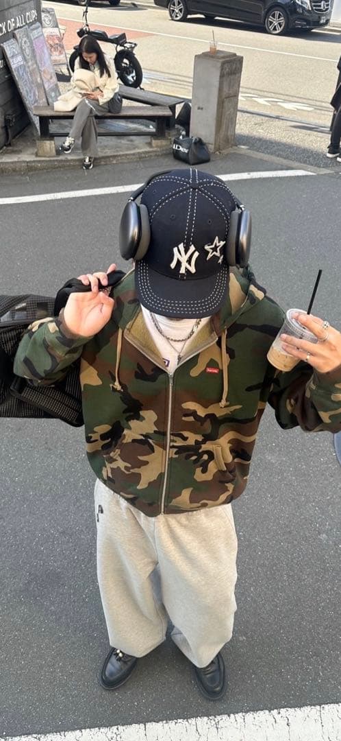 Supreme Small Box ジップパーカー　tig着用