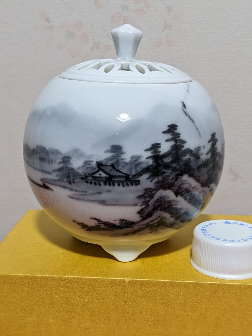 ♦鍋島焼 染付 雁に山水図 紋様 透し彫り 三足香炉 有田焼 香道具 骨董品