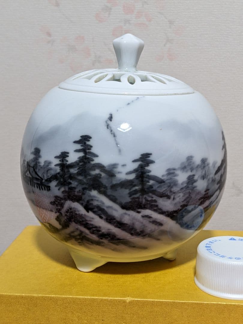 ♦鍋島焼 染付 雁に山水図 紋様 透し彫り 三足香炉 有田焼 香道具 骨董品