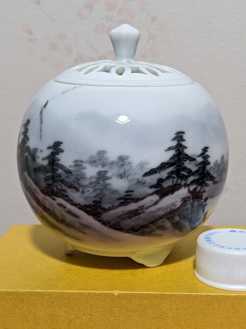 ♦鍋島焼 染付 雁に山水図 紋様 透し彫り 三足香炉 有田焼 香道具 骨董品