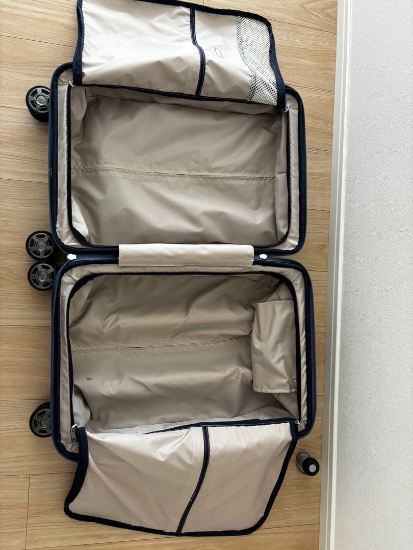 バッグ Travelpro PlatinumEliteHardside Carry-On