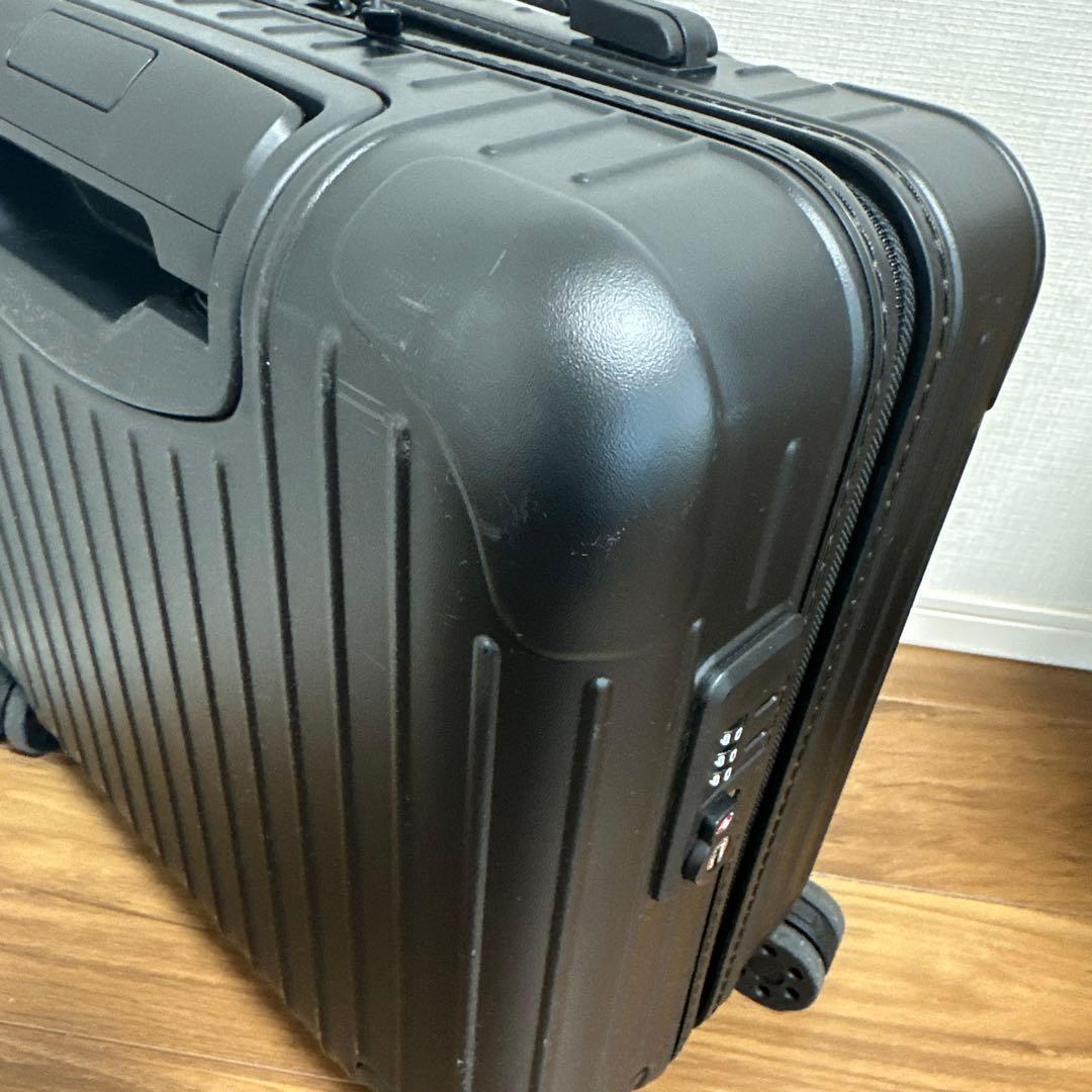 RIMOWA ESSENTIAL SLEEVEコンパクト　黒 スーツケース