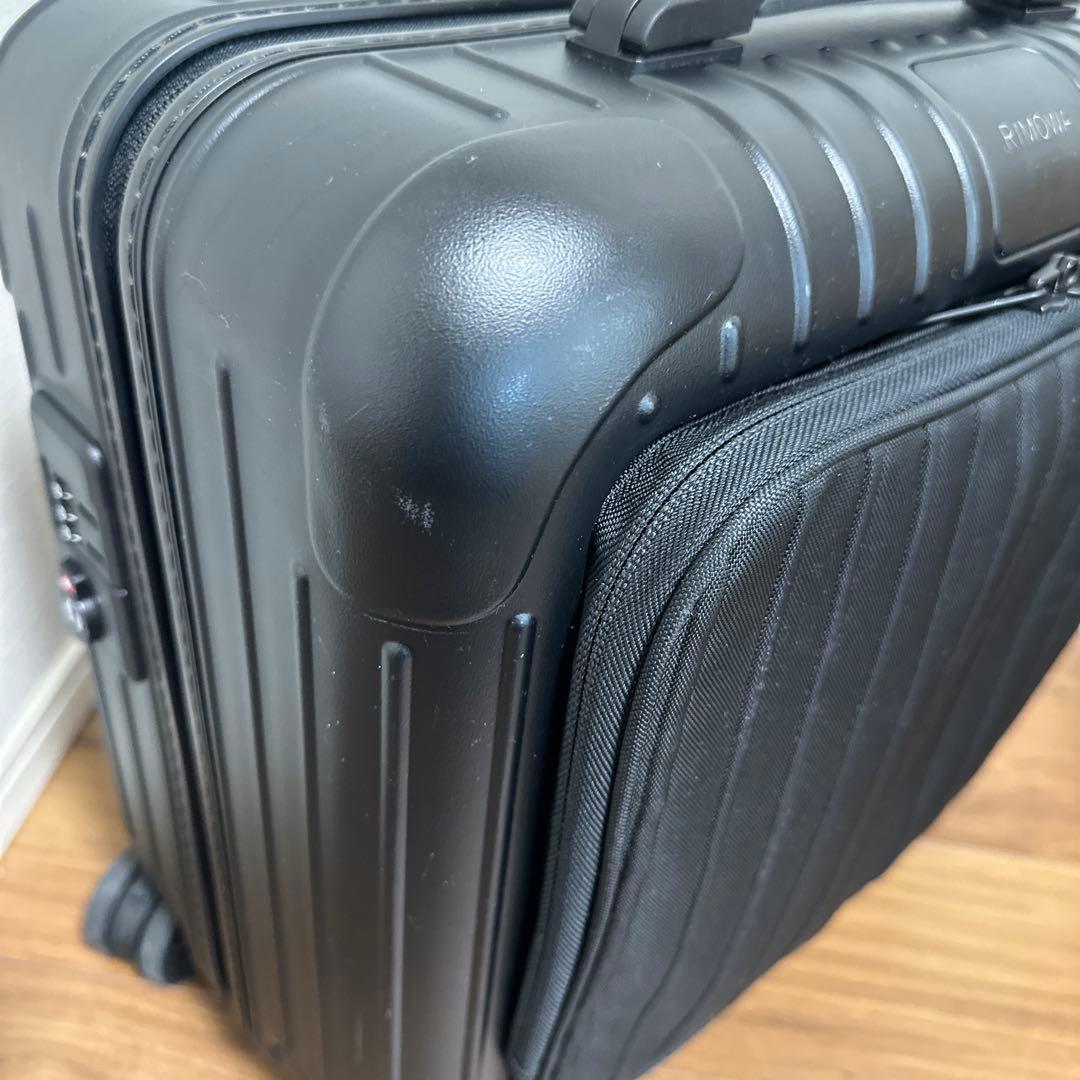 RIMOWA ESSENTIAL SLEEVEコンパクト　黒 スーツケース