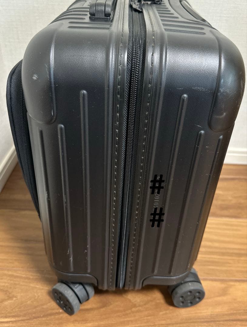 RIMOWA ESSENTIAL SLEEVEコンパクト　黒 スーツケース
