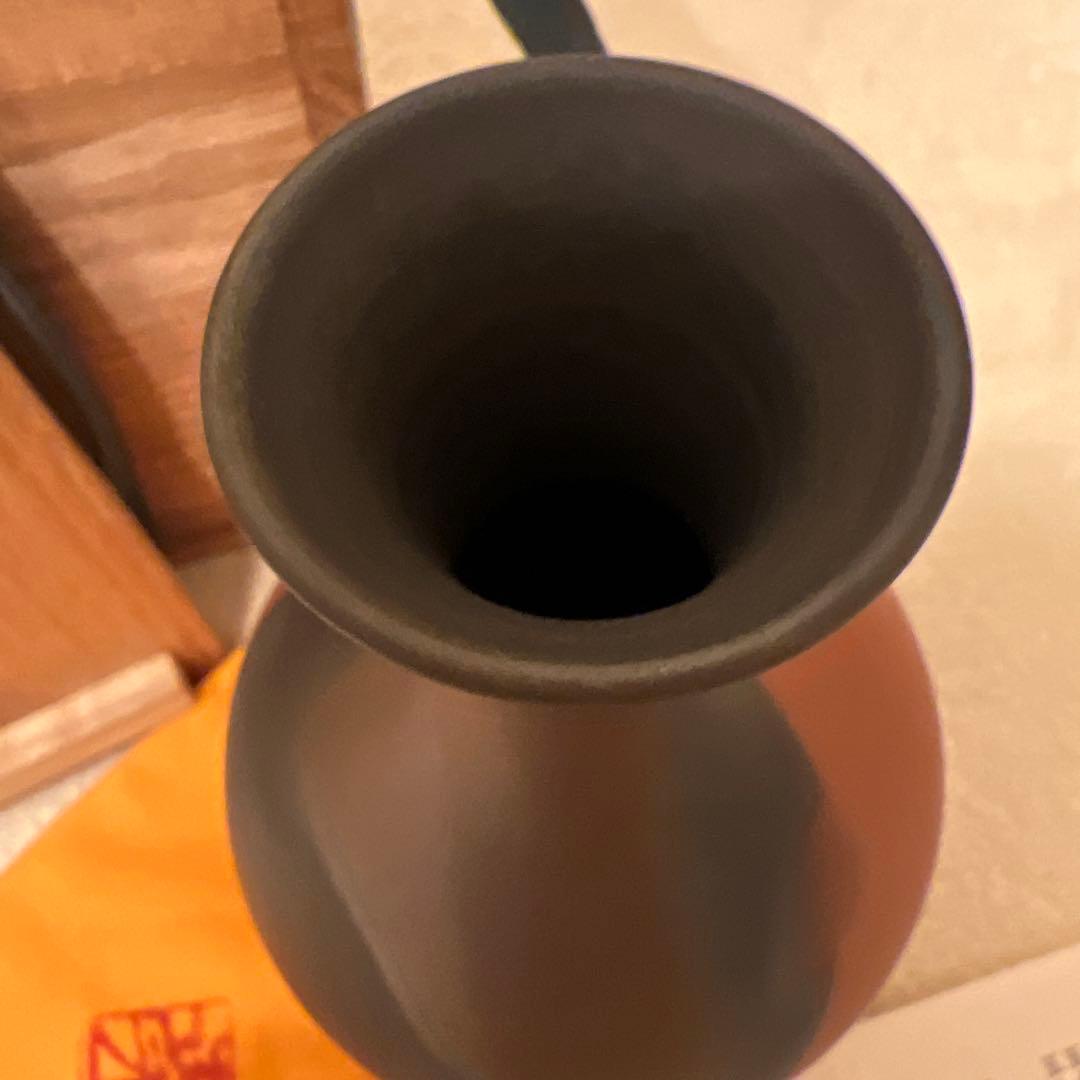 陶器製花瓶 赤土と黒釉