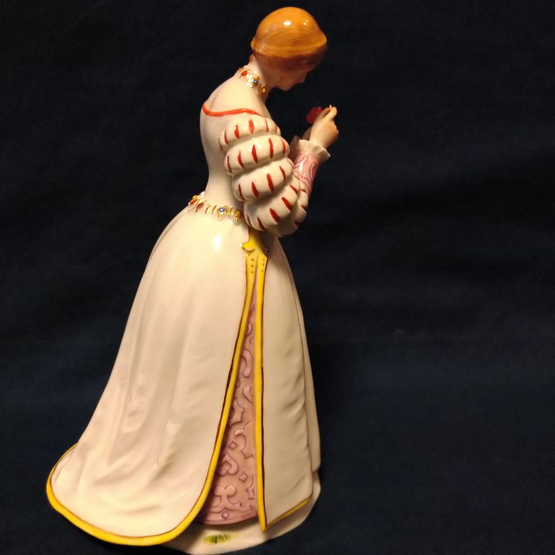 マイセン(Meissen)フィギュリン『薔薇を持つ女性』