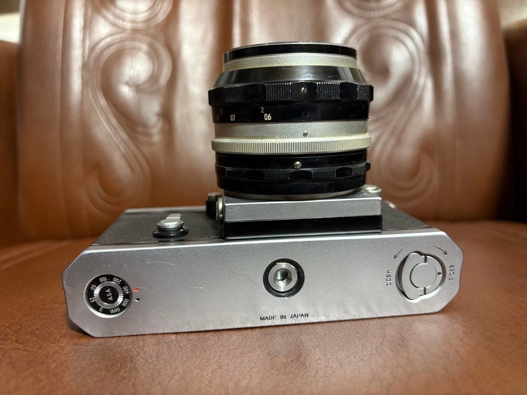 Nikon Ｆ　一眼レフカメラ Nikkor 50mmレンズ付き