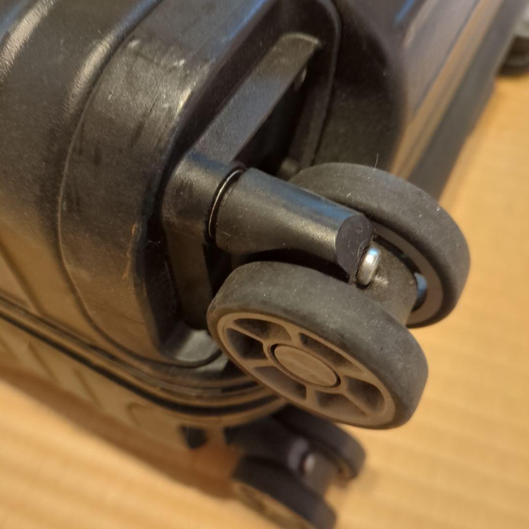 リモワ 機内持ち込み可 4輪 ビジネストロリー 23L マットブラック