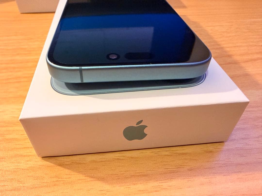 【美品】Apple iPhone 16 本体 ティール 128GB