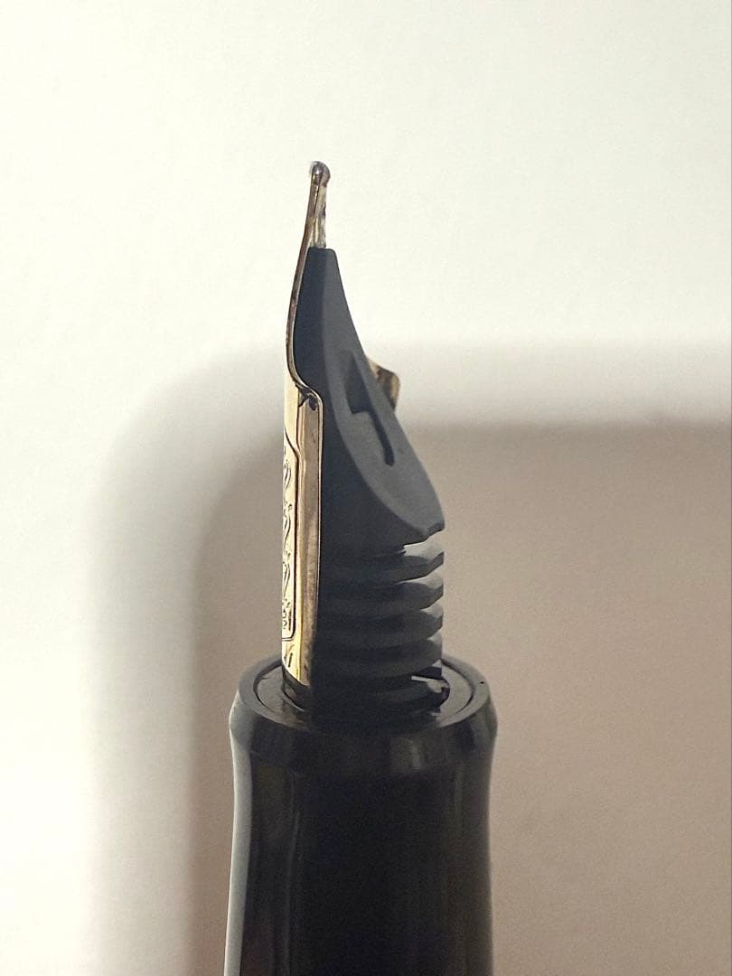 黒い万年筆 ペン先14k