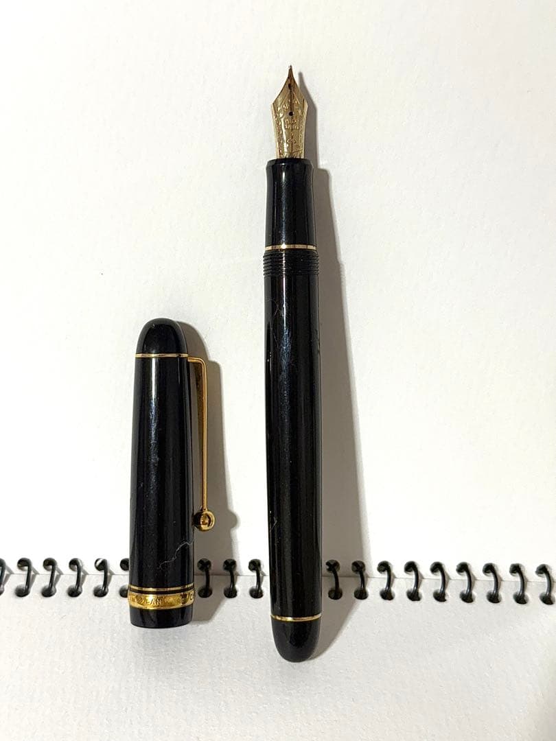 黒い万年筆 ペン先14k