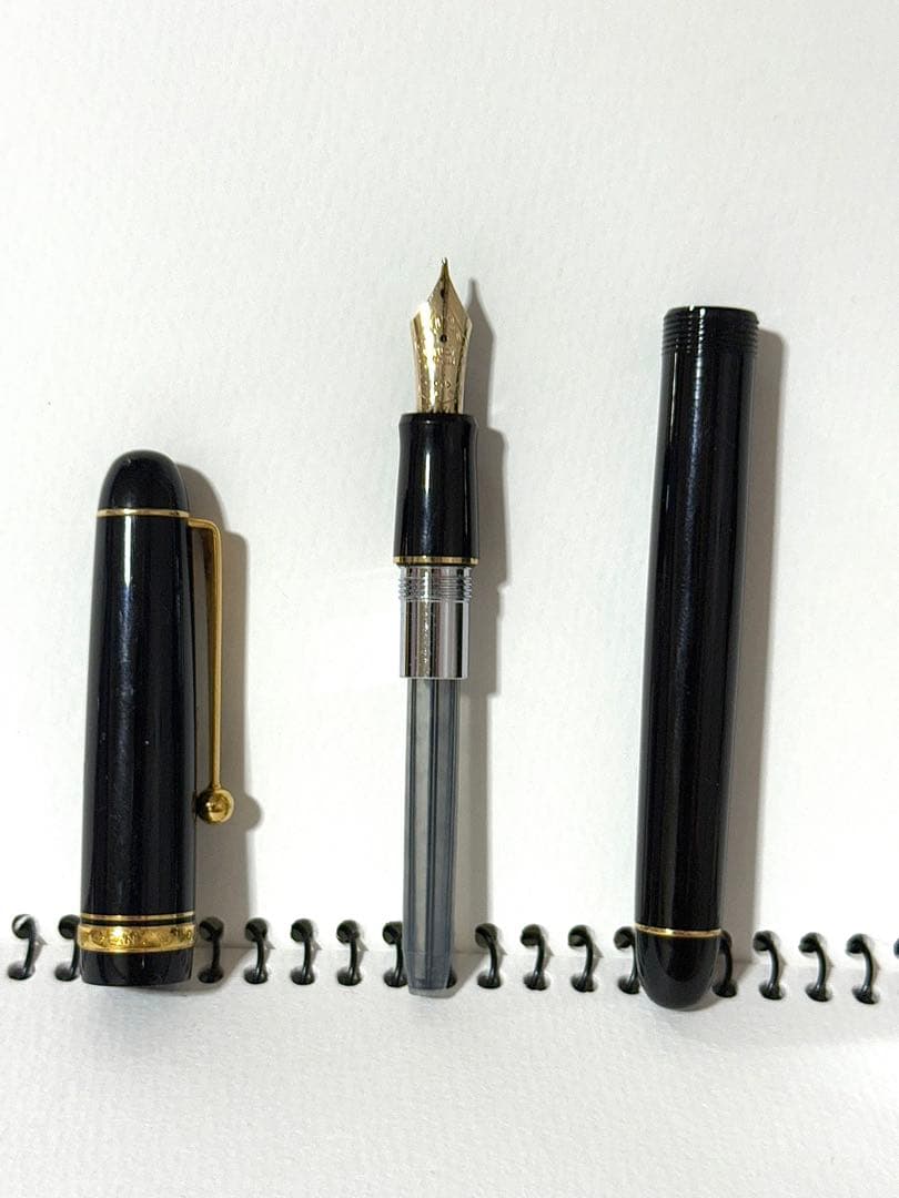 黒い万年筆 ペン先14k