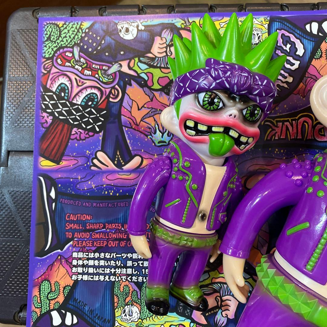 スイサイダル　ブラックブックトイ　グロウスキン 可動式フィギュア 紫緑
