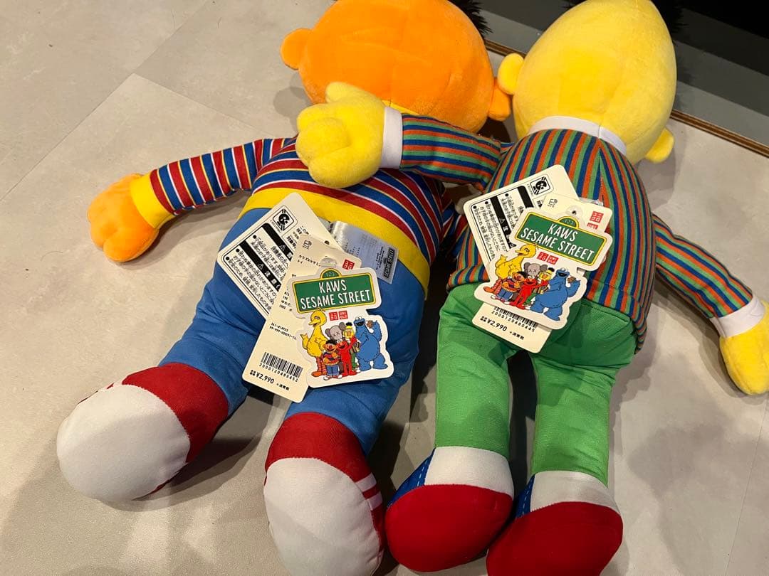 セサミストリート kaws UNIQLO 人形