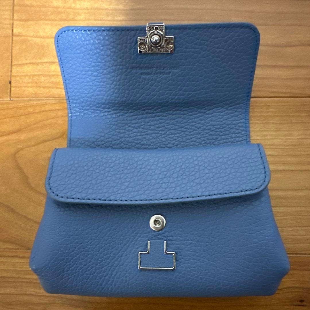 イアクッチ　二つ折り財布