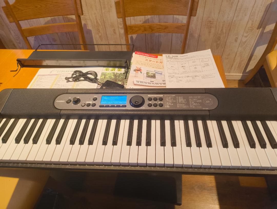 カシオトーン　LK-526　上品な黒